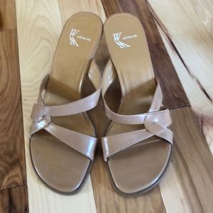 White Mountain Size 7M perfect condition